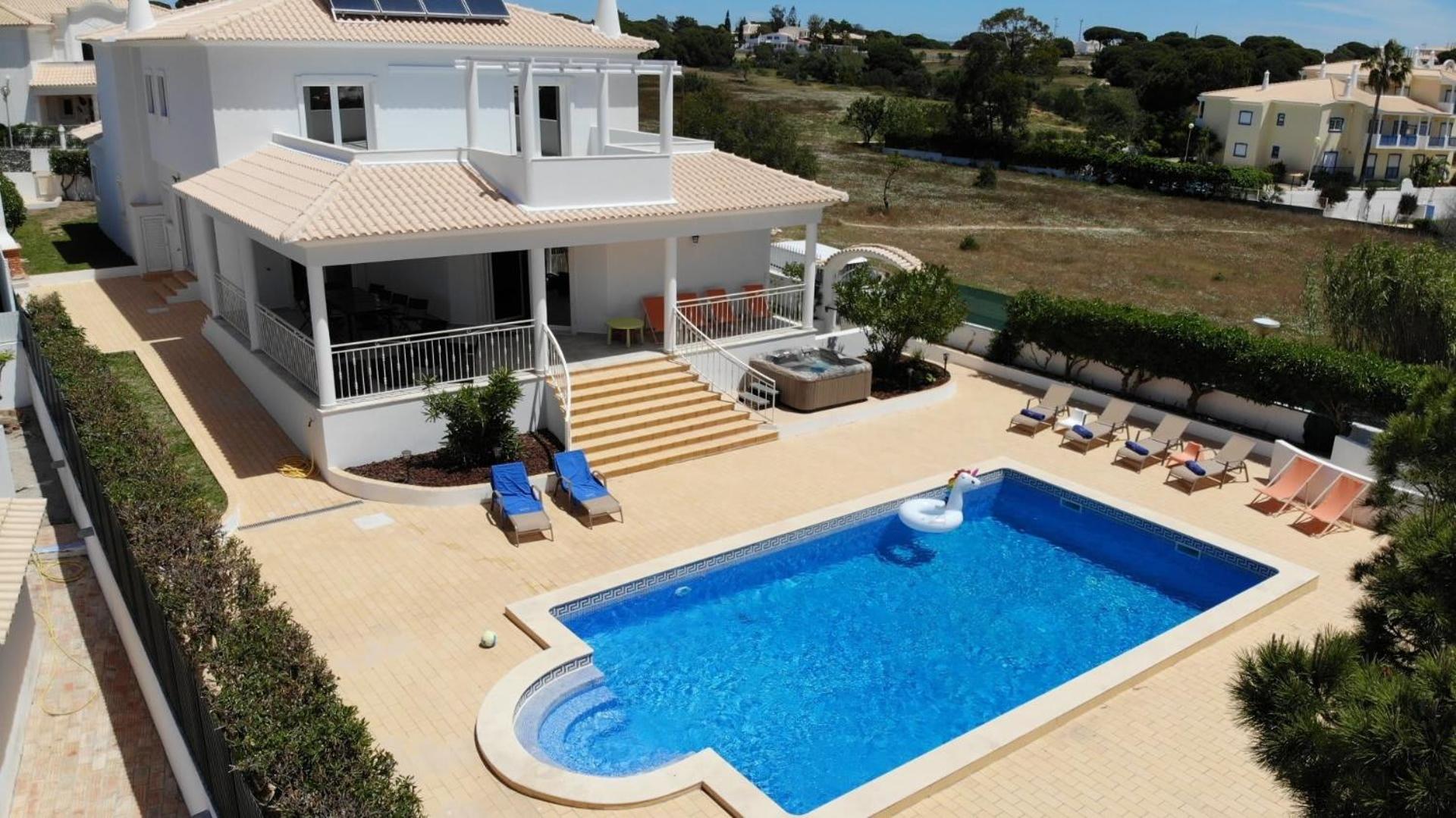 Holiday home Arquete 6 Seat Jacuzzi 5 Min Walk To Shops *